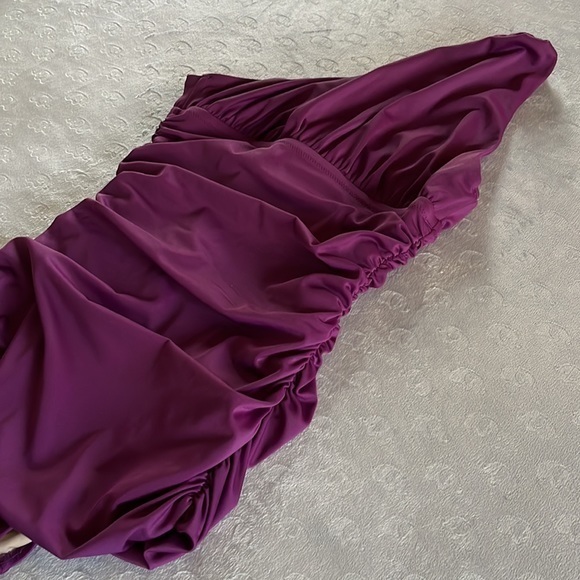 J. Crew Twisted One-Shoulder Ruched One-Piece Swimsuit‎ Purple Size 4 - Picture 10 of 13